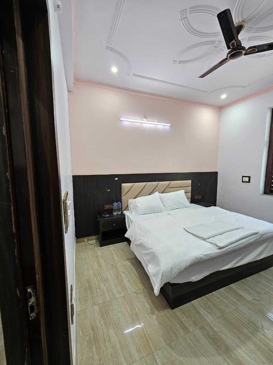 Hotel Shri Krishna Divine Dham Mathura Zewnętrze zdjęcie