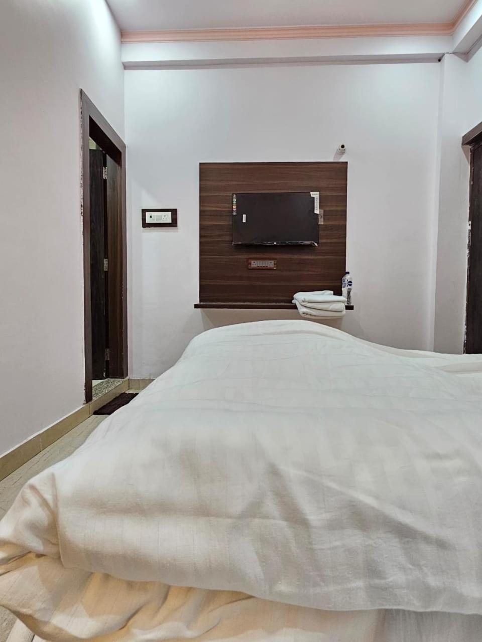 Hotel Shri Krishna Divine Dham Mathura Zewnętrze zdjęcie