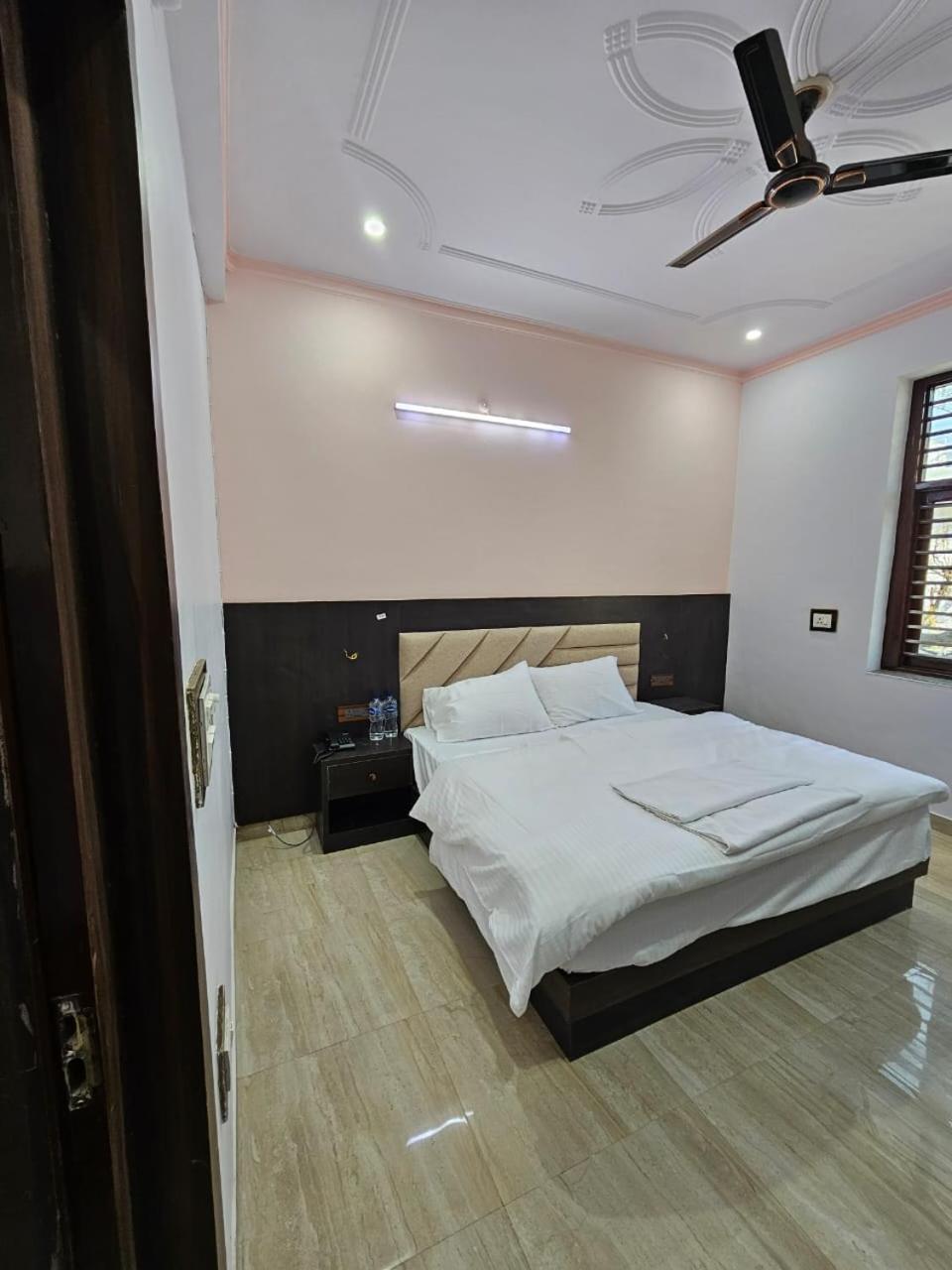Hotel Shri Krishna Divine Dham Mathura Zewnętrze zdjęcie