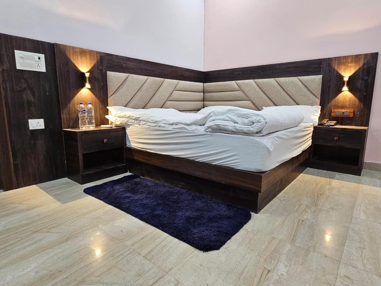 Hotel Shri Krishna Divine Dham Mathura Zewnętrze zdjęcie