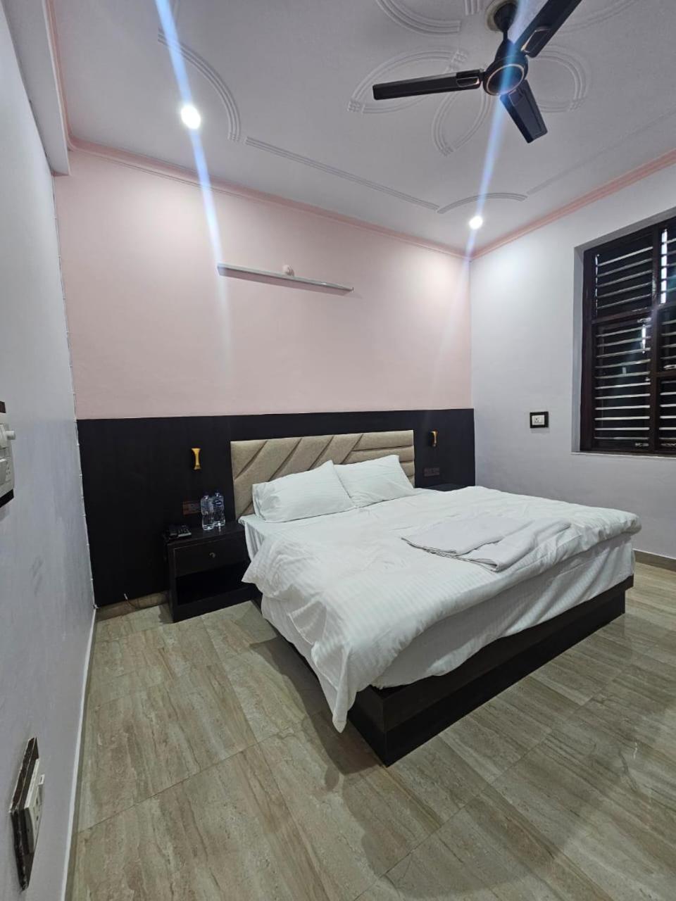 Hotel Shri Krishna Divine Dham Mathura Zewnętrze zdjęcie