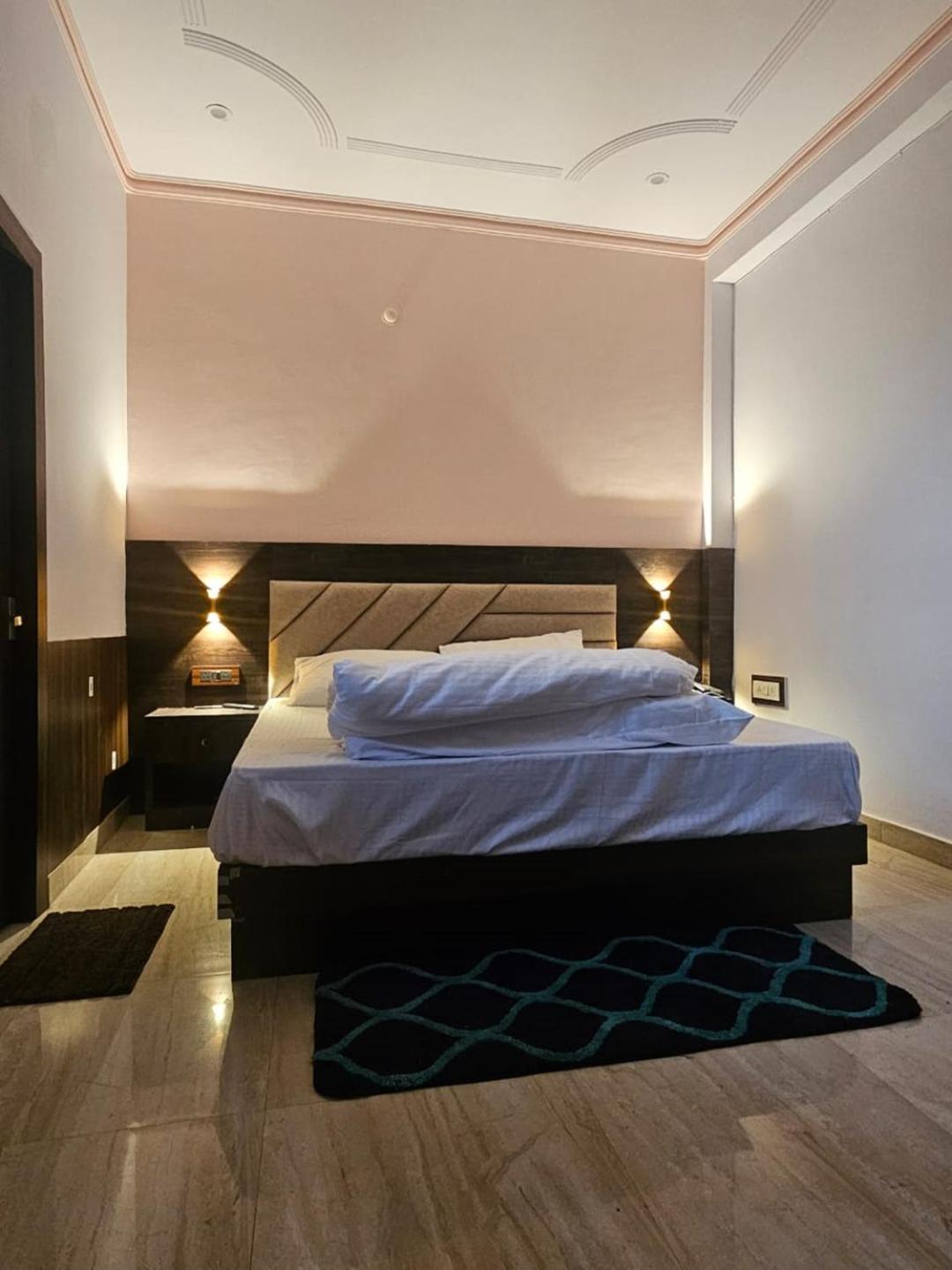 Hotel Shri Krishna Divine Dham Mathura Zewnętrze zdjęcie