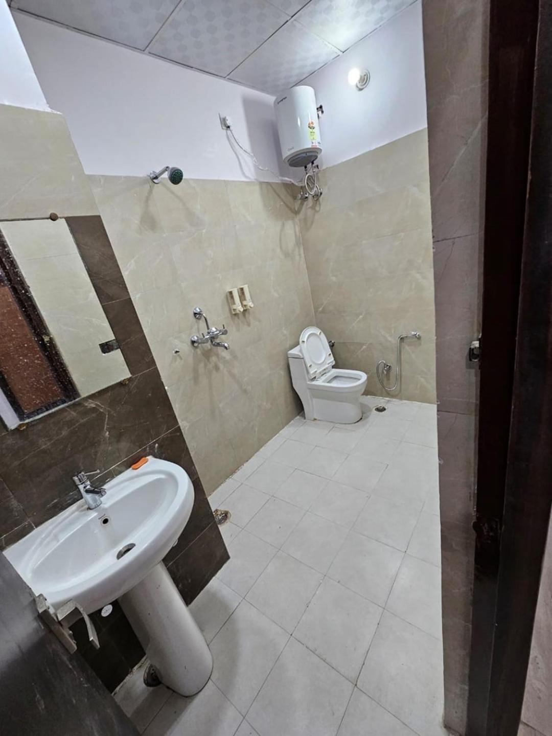Hotel Shri Krishna Divine Dham Mathura Zewnętrze zdjęcie
