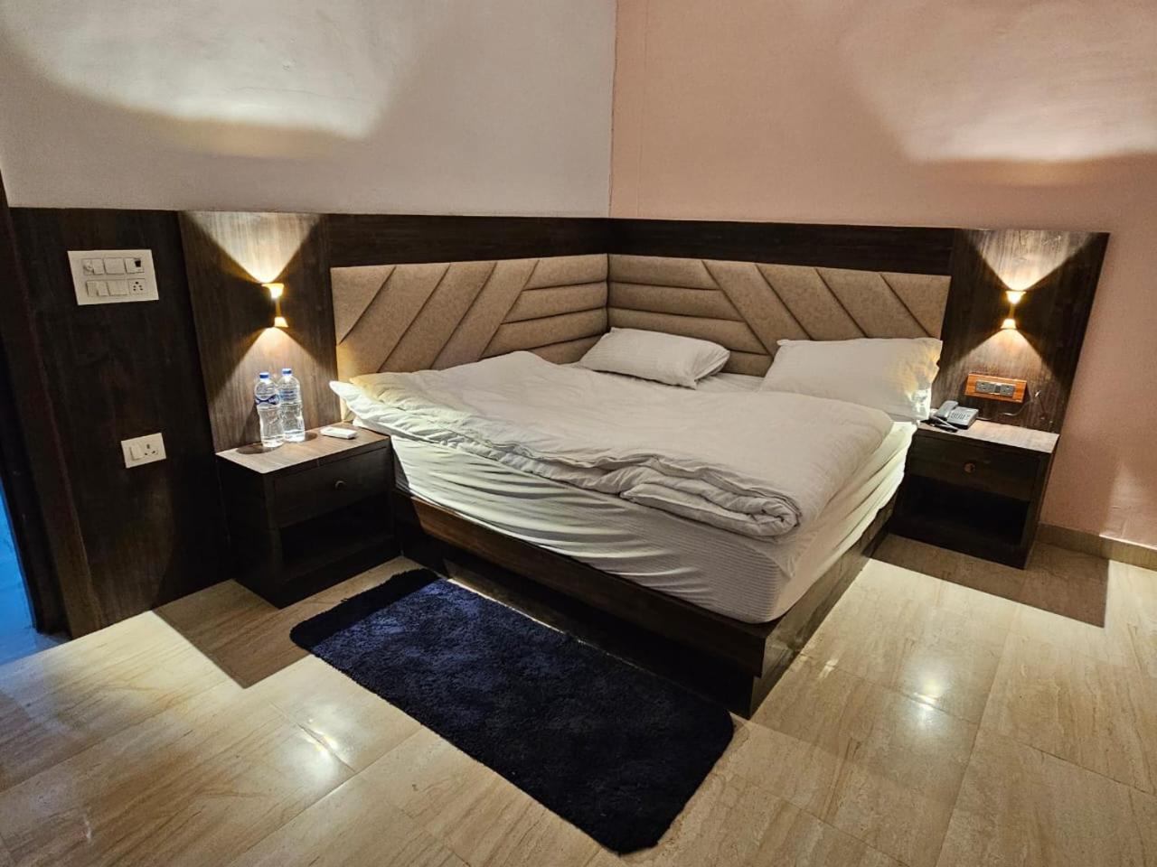 Hotel Shri Krishna Divine Dham Mathura Zewnętrze zdjęcie