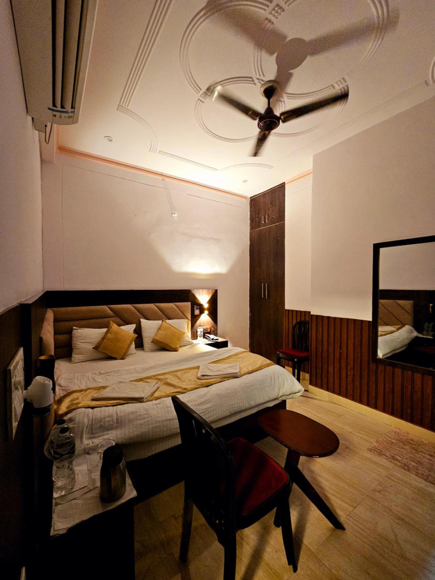 Hotel Shri Krishna Divine Dham Mathura Zewnętrze zdjęcie