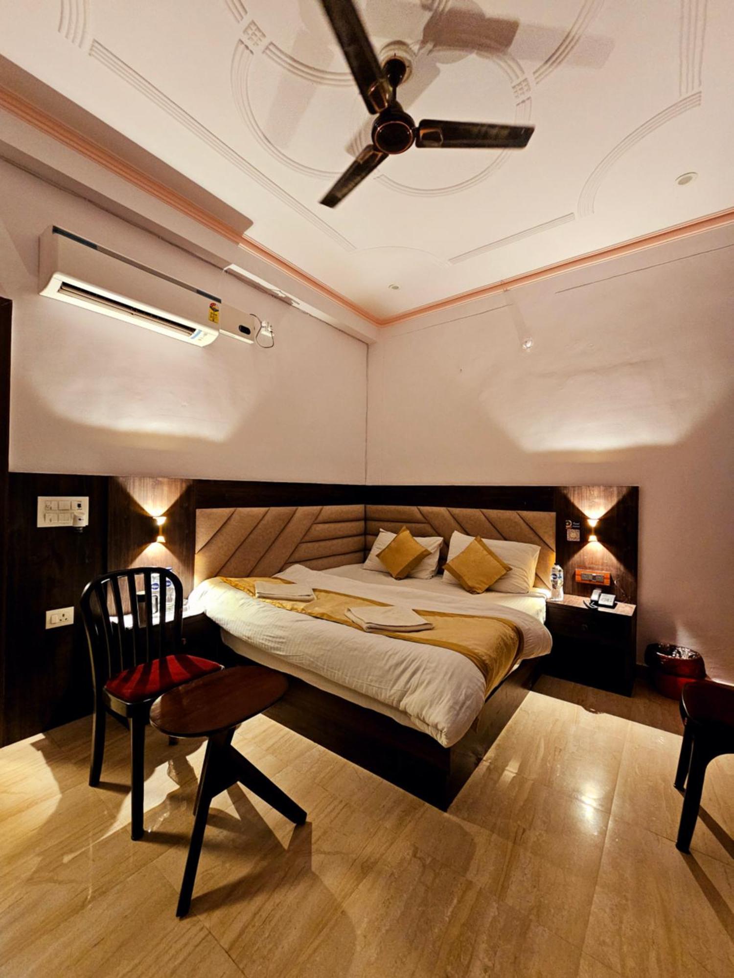 Hotel Shri Krishna Divine Dham Mathura Zewnętrze zdjęcie