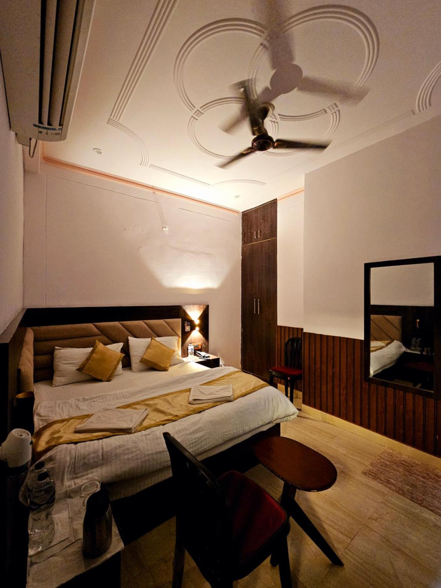 Hotel Shri Krishna Divine Dham Mathura Zewnętrze zdjęcie