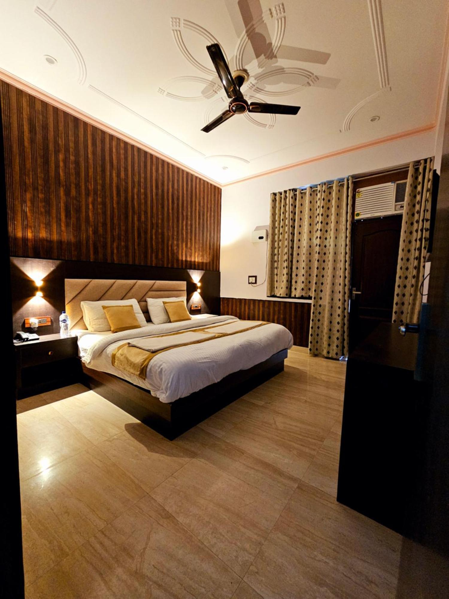Hotel Shri Krishna Divine Dham Mathura Zewnętrze zdjęcie