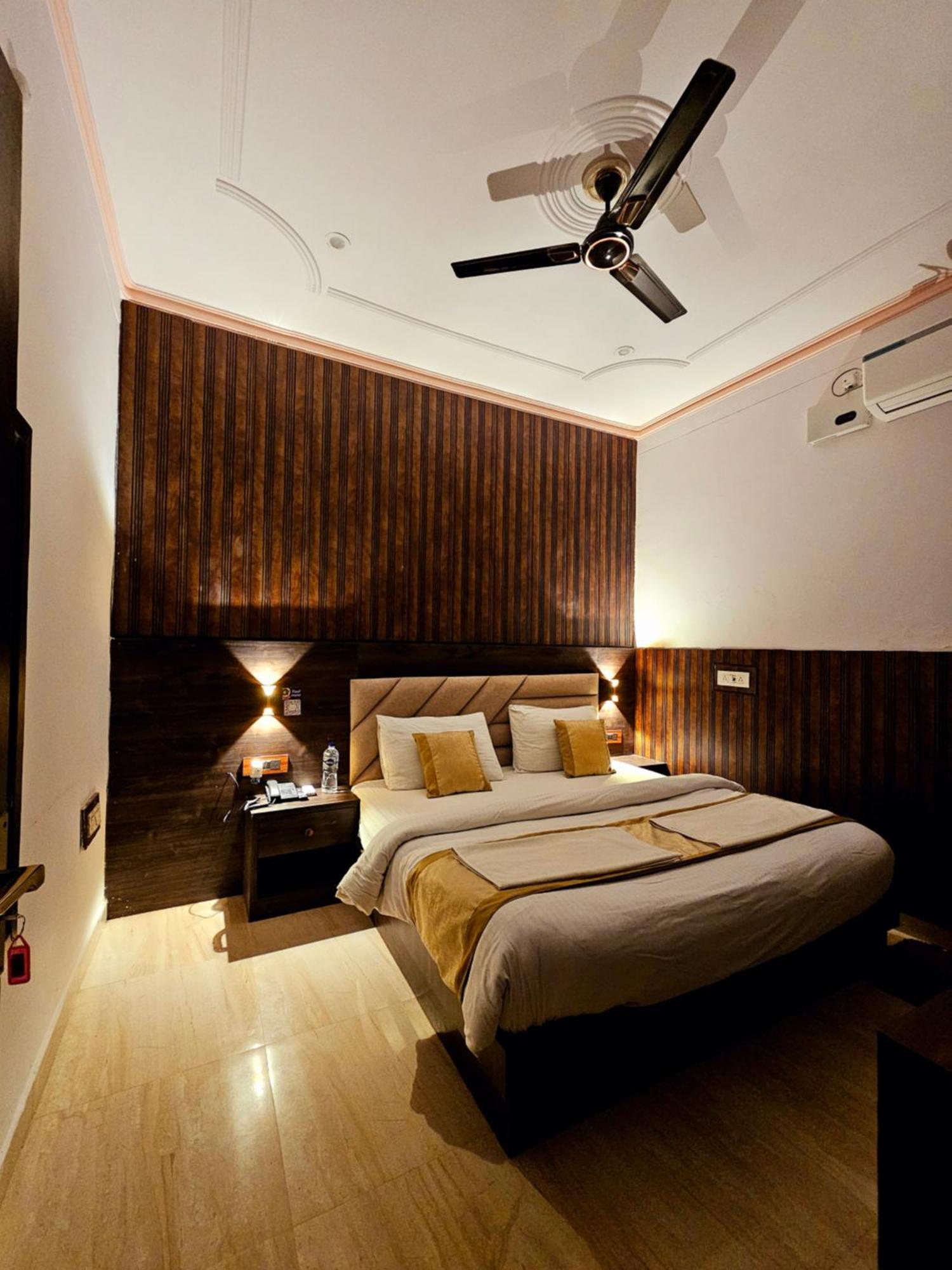 Hotel Shri Krishna Divine Dham Mathura Zewnętrze zdjęcie