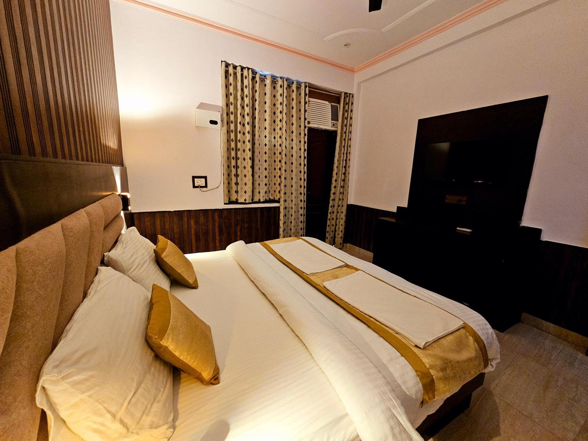 Hotel Shri Krishna Divine Dham Mathura Zewnętrze zdjęcie