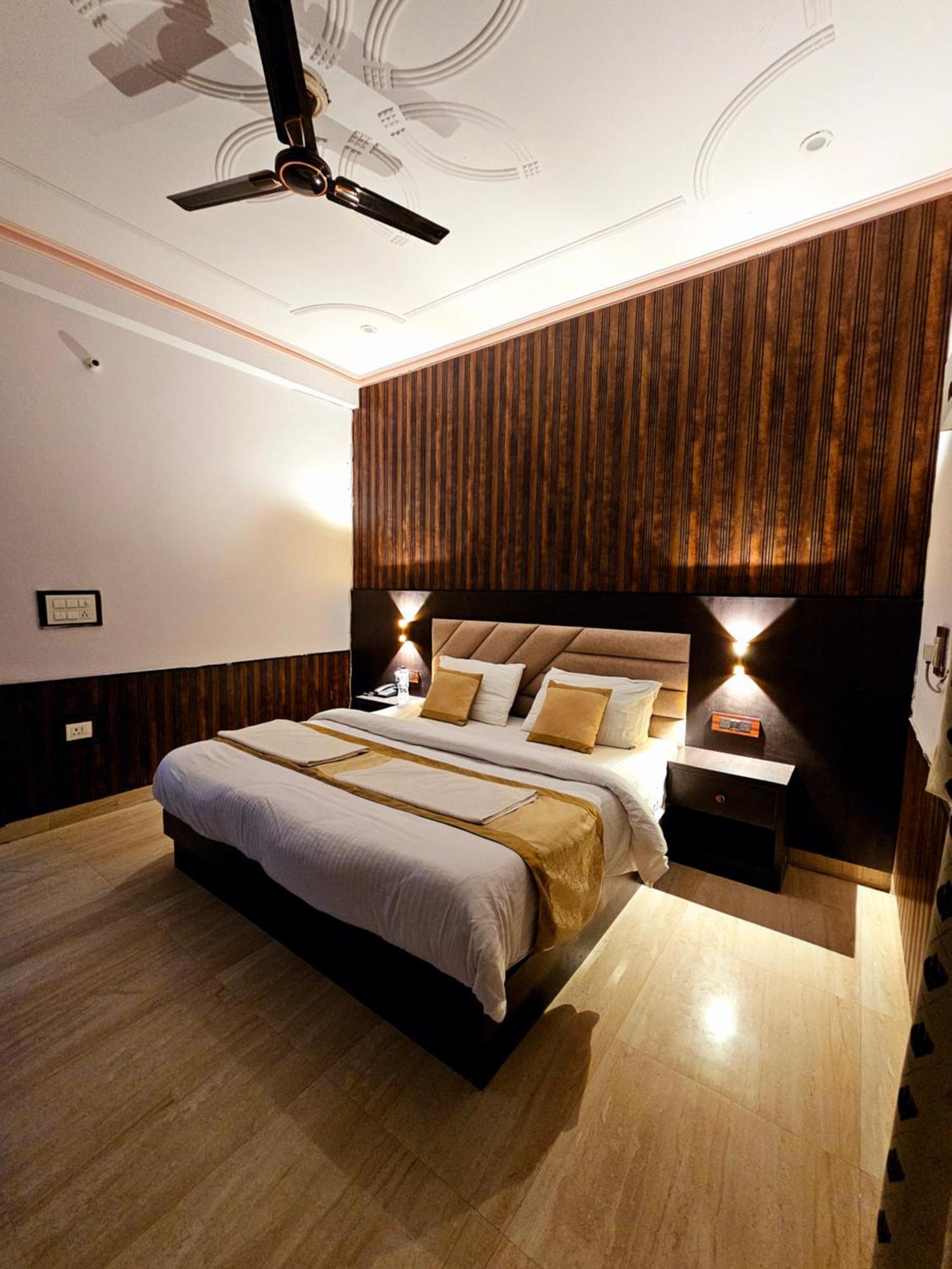 Hotel Shri Krishna Divine Dham Mathura Zewnętrze zdjęcie