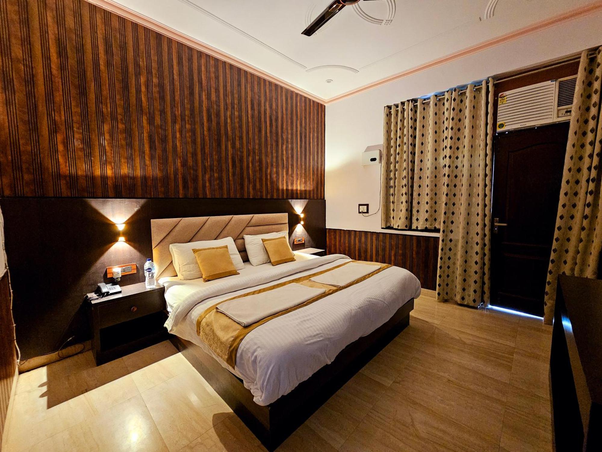 Hotel Shri Krishna Divine Dham Mathura Zewnętrze zdjęcie