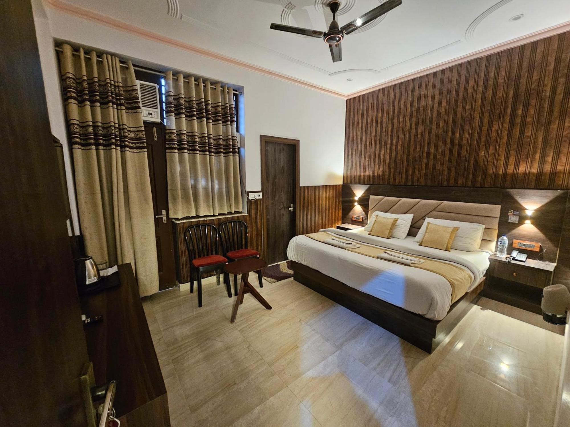 Hotel Shri Krishna Divine Dham Mathura Zewnętrze zdjęcie