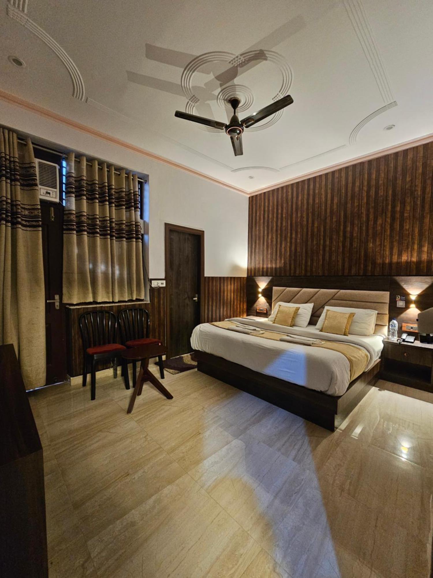 Hotel Shri Krishna Divine Dham Mathura Zewnętrze zdjęcie