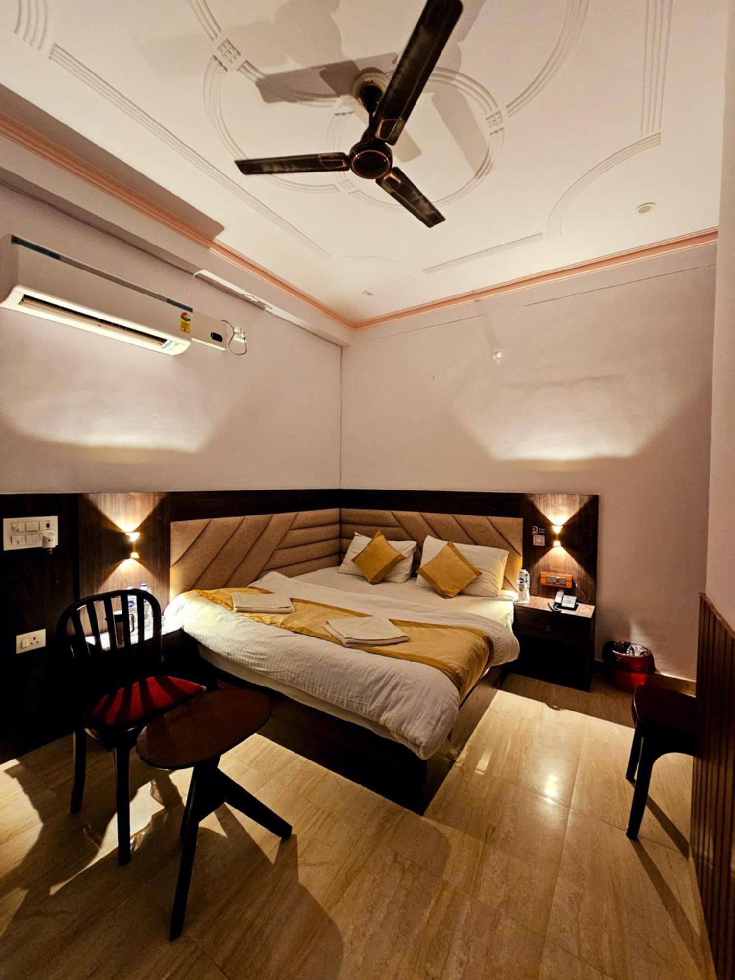 Hotel Shri Krishna Divine Dham Mathura Zewnętrze zdjęcie