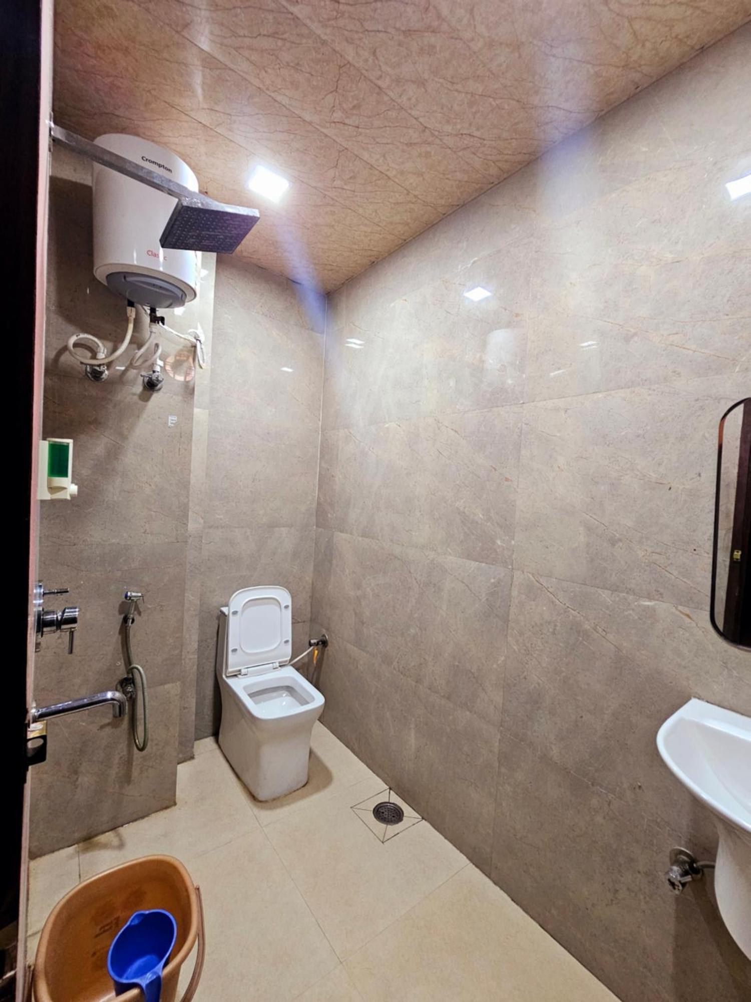 Hotel Shri Krishna Divine Dham Mathura Zewnętrze zdjęcie