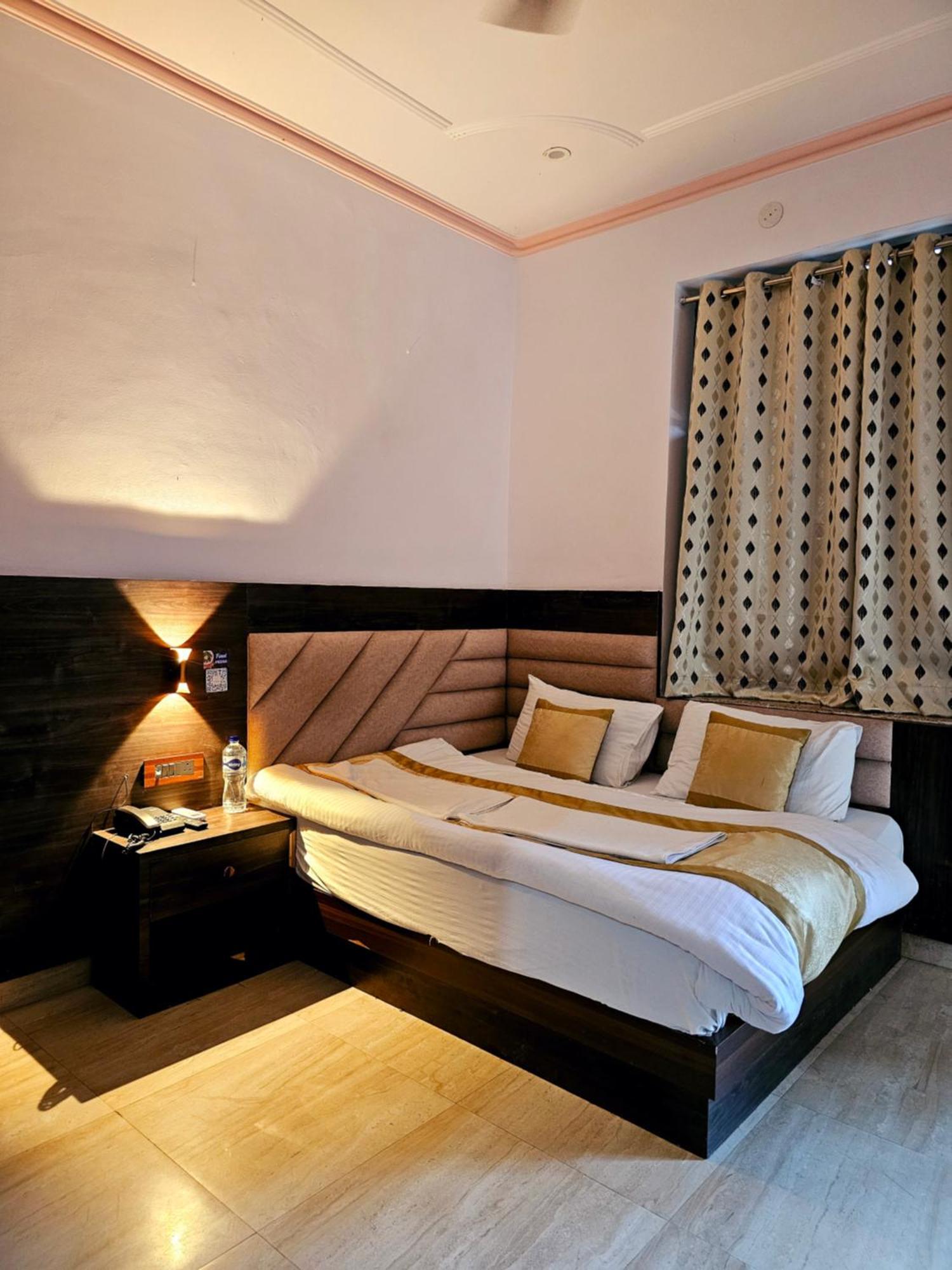 Hotel Shri Krishna Divine Dham Mathura Zewnętrze zdjęcie